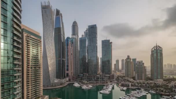 Dubai Marina Rascacielos Yates Más Altos Puerto Timelapse Aéreo Por — Vídeo de stock