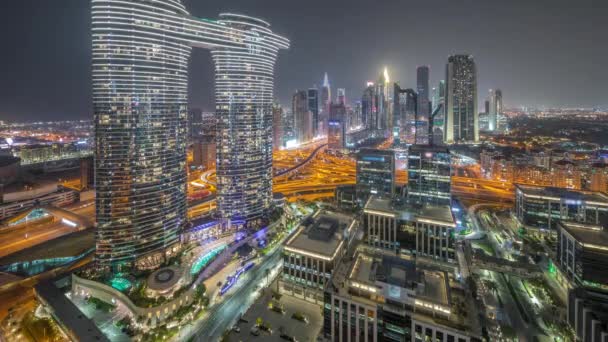Fütürist Dubai Şehir Merkezi Finans Bölgesi Gökdelenleri Gece Saatlerinde Kavşakta — Stok video