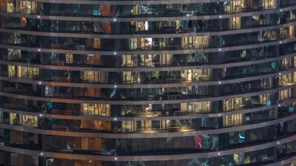 Außenansicht Von Fenstern Wohnungen Eines Hochwertigen Turms Zeitraffer Der Nacht — Stockvideo