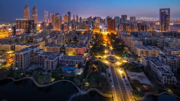 Arranha Céus Distrito Barsha Heights Edifícios Baixos Distrito Greens Noite — Vídeo de Stock