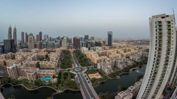 Panorama Med Skyskrapor Distriktet Barsha Heights Och Låga Byggnader Gröna — Stockvideo