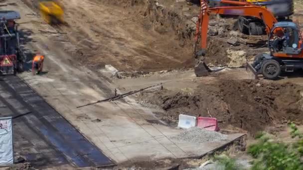 Endüstriyel Kamyon Kazıcısı Buldozer Toprağı Hareket Ettiriyor Yol Inşaatında Asfalt — Stok video