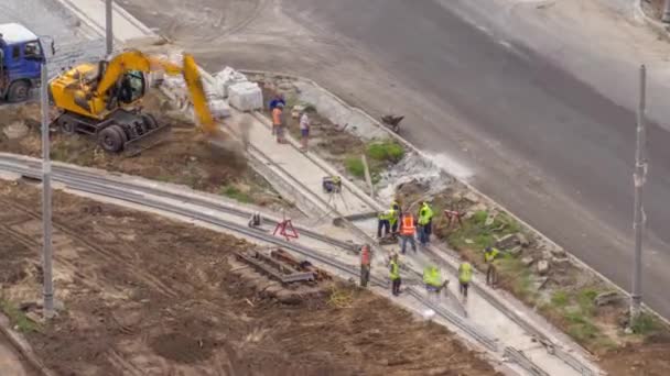 Endüstriyel Kamyon Yükleyicisi Zemini Hareket Ettiriyor Yol Inşaatındaki Bir Çöp — Stok video