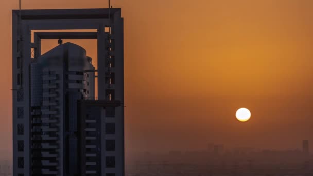 Zonsopgang Boven Wolkenkrabbers Barsha Heights Wijk Villa Huizen Met Hoogspanningsleidingen — Stockvideo