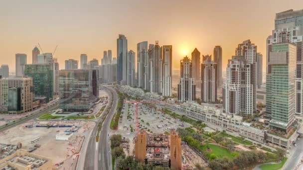 Bay Avenue Durante Pôr Sol Com Torres Modernas Desenvolvimento Residencial — Vídeo de Stock