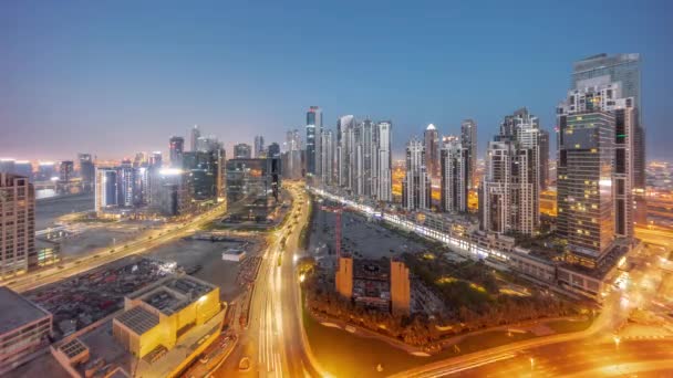 Bay Avenue Com Torres Modernas Desenvolvimento Residencial Business Bay Noite — Vídeo de Stock
