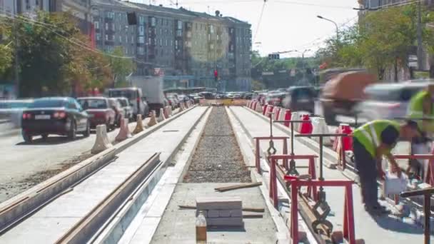 Tramvajové Koleje Stupni Jejich Instalace Integrace Betonové Desky Silnici Timelapse — Stock video