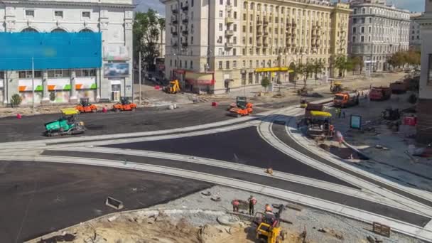 Lavoratori Che Operano Asfalto Spianatrici Ribaltabili Durante Costruzione Strade Lavori — Video Stock