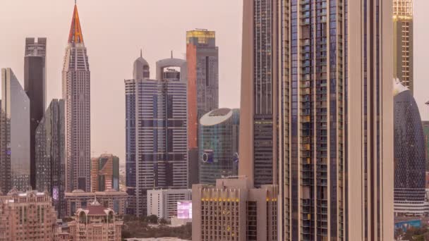 阿拉伯联合酋长国迪拜Sheikh Zayed路和Difc区周围的高楼排成一排 从天而晚地过渡 国际金融中心玻璃摩天大楼 — 图库视频影像