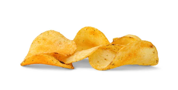 Haufen Knuspriger Kartoffelchips Isoliert Auf Weißem Hintergrund Geringe Tiefenschärfe — Stockfoto