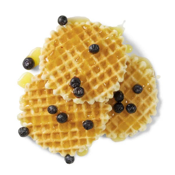 白い背景に蜂蜜とブルーベリーで囲まれたベルギーのワッフル トップビュー 薄い黄金のワッフルクッキー ウェーハ朝食 — ストック写真
