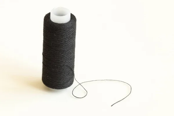 ミシンや手作業での縫製用糸 — ストック写真