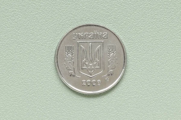 Billets Métalliques Ukrainiens Sur Fond Vert Monnaie Métallique — Photo