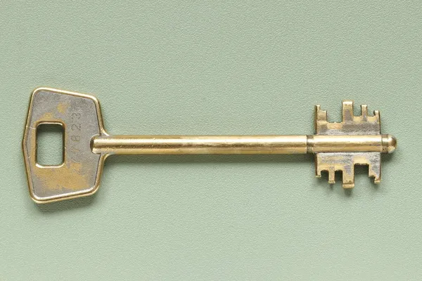 Старый Ключ Замка Зеленом Фоне Старый Ключ — стоковое фото
