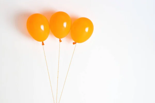Ballon Orange Ballon Joyeux Festif Orange Sur Une Ficelle — Photo