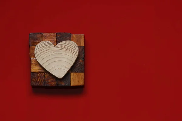 Coração Madeira Sobre Fundo Vermelho Coração Madeira — Fotografia de Stock