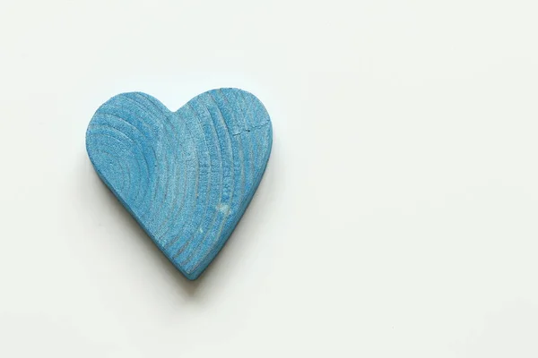 Holzherz Blau Lackiert Auf Hellem Hintergrund Blaues Herz — Stockfoto