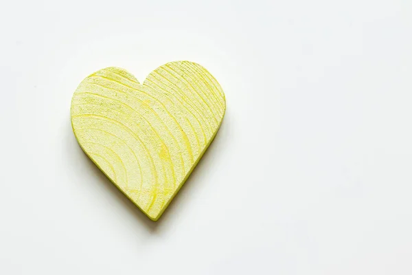 Gelb Lackiertes Holzherz Auf Hellem Hintergrund Gelbes Herz — Stockfoto