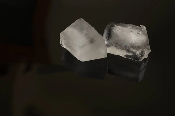 Trozos Hielo Rectangular Sobre Fondo Negro Los Cubos Hielo Derriten —  Fotos de Stock