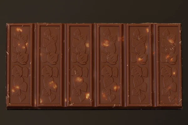 Milchschokolade Mit Haselnüssen Und Mandeln Schokolade Mit Nüssen Auf Schwarzem — Stockfoto