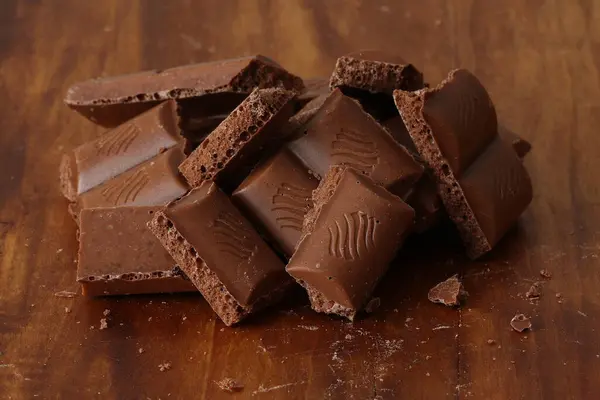 Airy Porous Milk Dark Chocolate Chocolate Air Bubbles Wooden Background — Fotografia de Stock