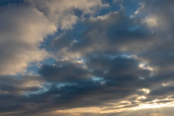 Chmury Niebie Niebo Było Zachmurzone Różnymi Chmurami — Zdjęcie stockowe