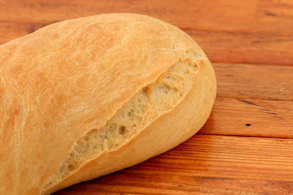 Pane Grano Fresco Uno Sfondo Legno Pane Cotto Forno — Foto Stock