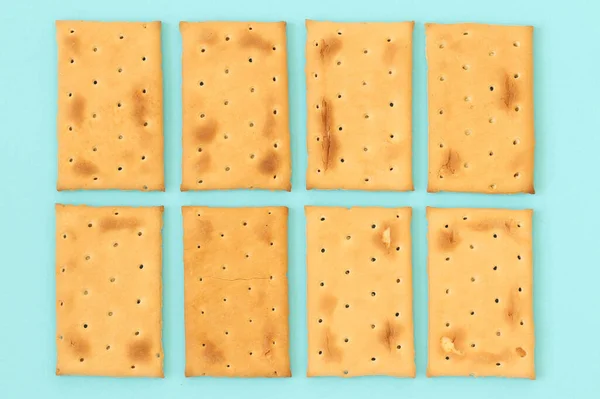 Sušenky Modrém Pozadí Sušenky Jsou Vyrobeny Pšenice Žitné Mouky — Stock fotografie