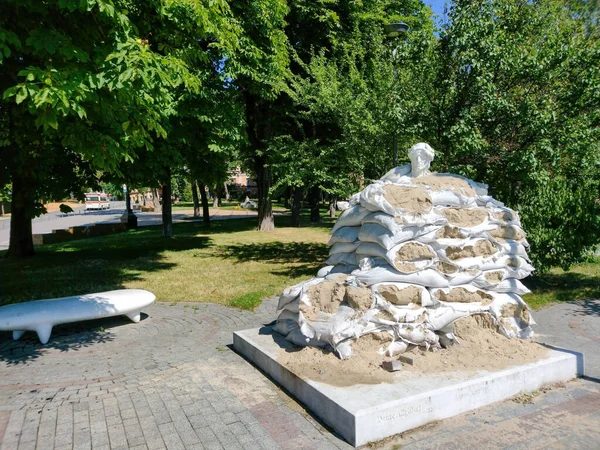 Ukraine Kyiv August 2022 Monument Covered Sandbags Protect Fragments Russian — Foto de Stock