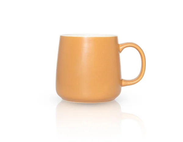 Bella tazza di ceramica beige isolata su bianco — Foto Stock