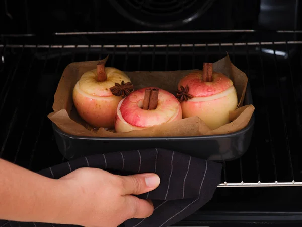 Woman Taking Baked Apples Cinnamon Star Anise Them Out Oven — Stock Photo, Image