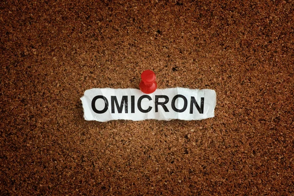 Palabra Omicron Pedazo Papel Que Fija Tablero Corcho Variante Omicron —  Fotos de Stock
