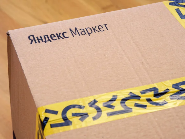 Tambov Russian Federation December 2021 Yandex Market Cardboard Box Words — 图库照片