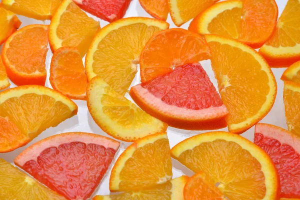 Kolorowe Tło Plasterkach Owoców Cytrusowych Zbliżenie Pomarańczowy Mandarynka Grejpfrut Cytryna — Zdjęcie stockowe