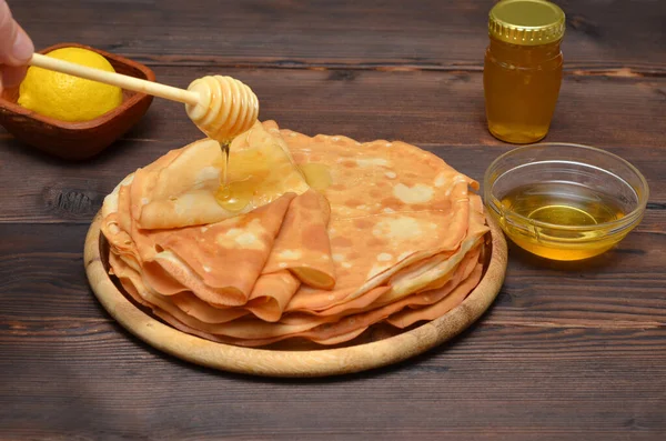 Dünne Pfannkuchen Mit Honig Nationalgericht — Stockfoto