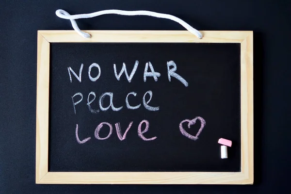 Chalk Lettering Blackboard War Peace Love Dark Background — Stock Photo, Image