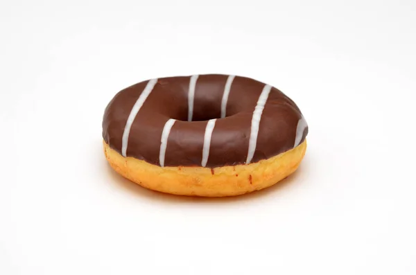 Verse Donut Met Chocolade Glazuur Geïsoleerd Witte Achtergrond — Stockfoto