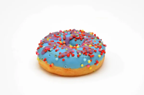 Donut Com Glacê Azul Polvilhas Coloridas Sobre Fundo Branco — Fotografia de Stock