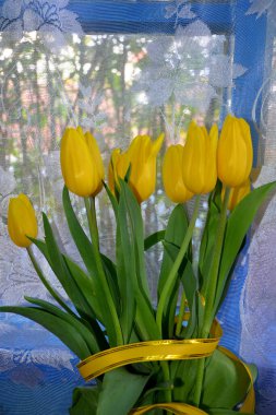 güzel Sarı Lale buketi