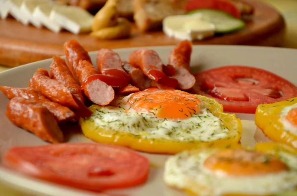 Fried Eggs Sausages Vegetables — Stock Photo, Image