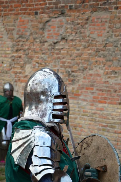 Cavalieri Medievali Nella Città Storica — Foto Stock