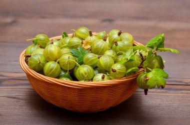 Taze bektaşi üzümleri kasede