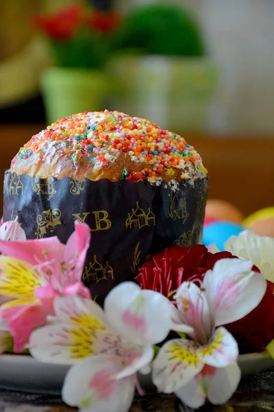 Torta Pasqua Con Fiori Uova — Foto Stock