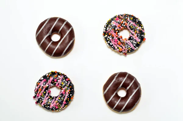 Rosquillas Coloridas Chocolate Esmalte Sobre Fondo Blanco — Foto de Stock