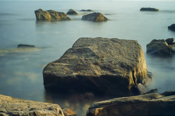 Piedras Que Salen Del Agua Del Mar Movimiento Mar Negro — Foto de Stock