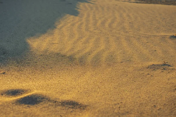 Temiz Sarı Kumlu Sahil Gün Batımında Kumun Altın Rengi — Stok fotoğraf