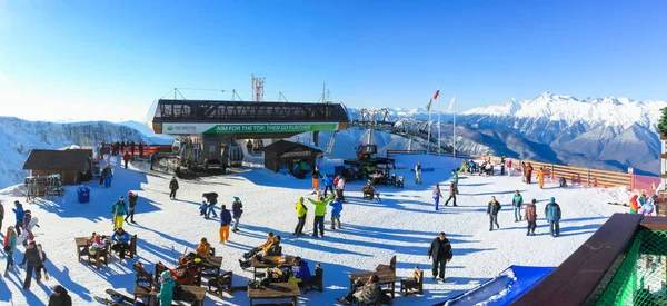 Stazione Superiore Della Funivia Con Area Riposo Caffè Gente Alza — Foto Stock