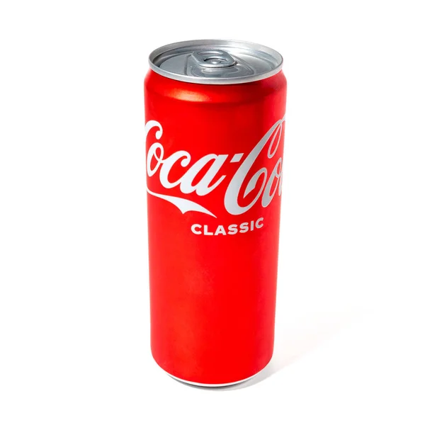 Rode 330Ml Blik Coca Cola Geïsoleerd Witte Achtergrond Nieuwe Coca — Stockfoto