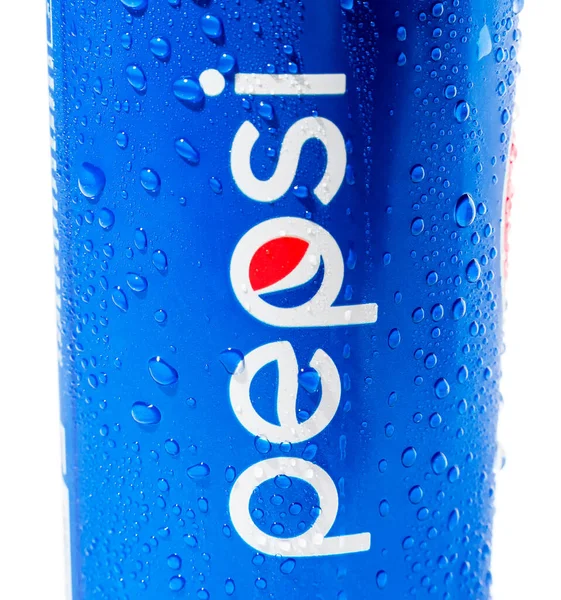 White Background Blue Can Glass Drops Water Inscription Pepsi Close — Stockfoto