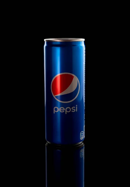 Pepsi 250Ml Can Black Background Beautiful Reflection Popular Drink World — Stockfoto